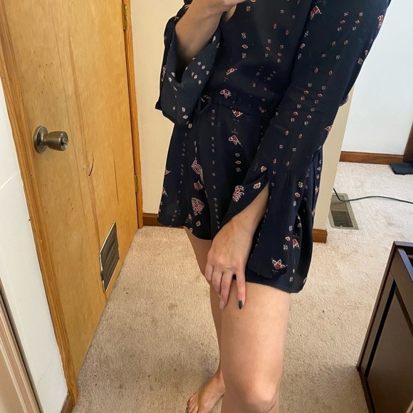 REVOLVE Joya Playsuit Oasis Print Shorts Romper - Picture 10 of 13